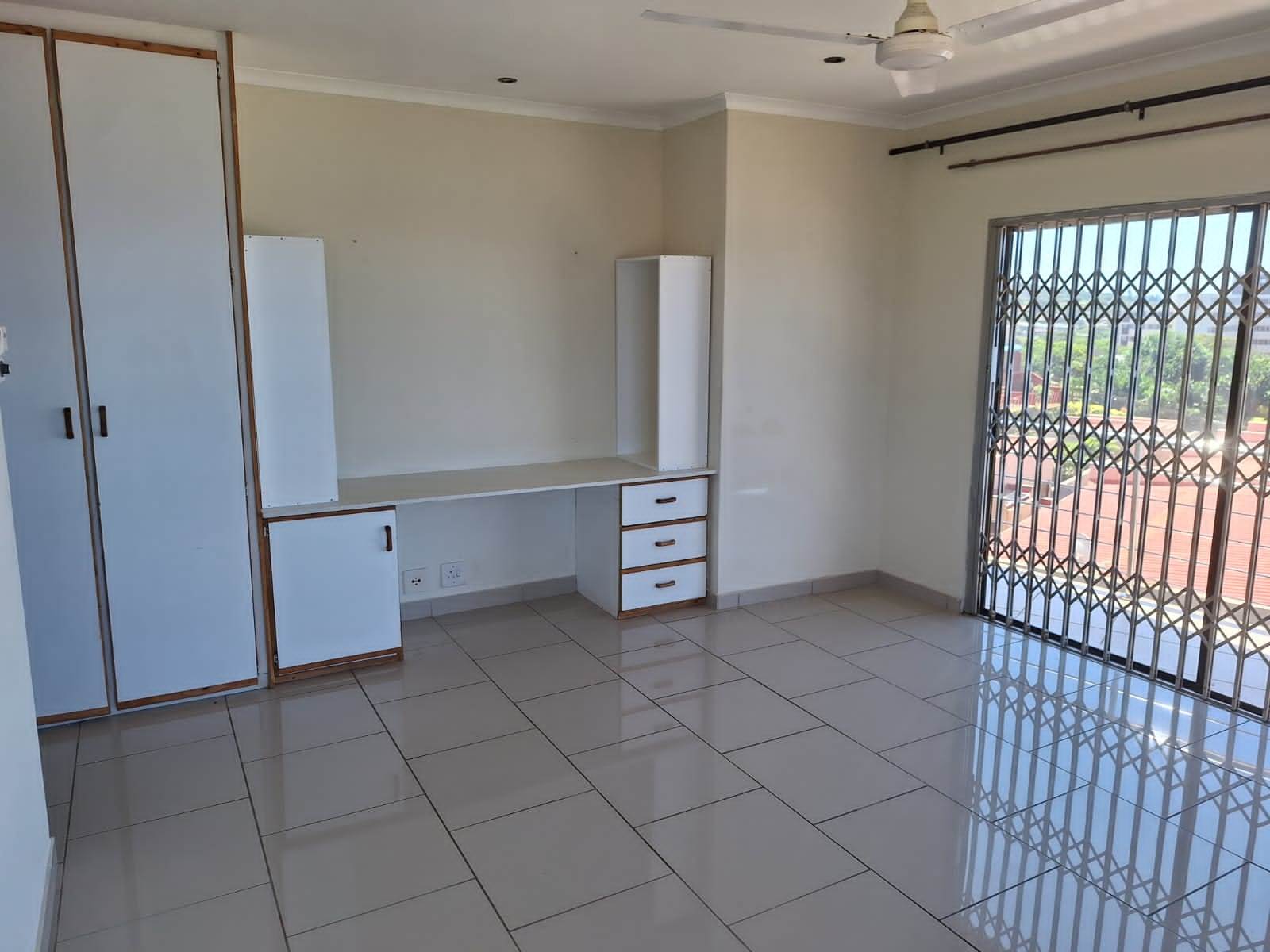 3 Bed Apartment in Winklespruit photo number 11