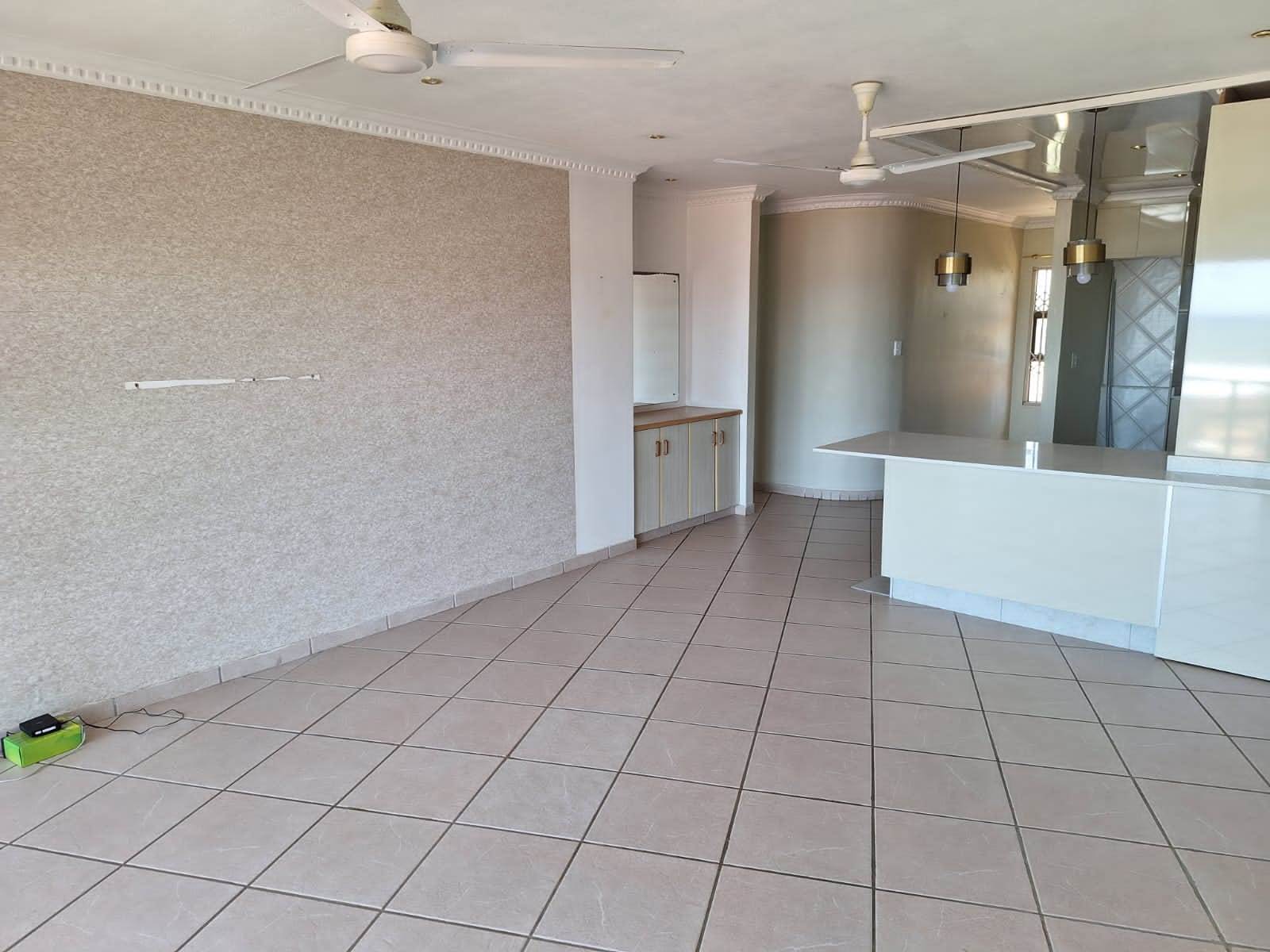 3 Bed Apartment in Winklespruit photo number 5
