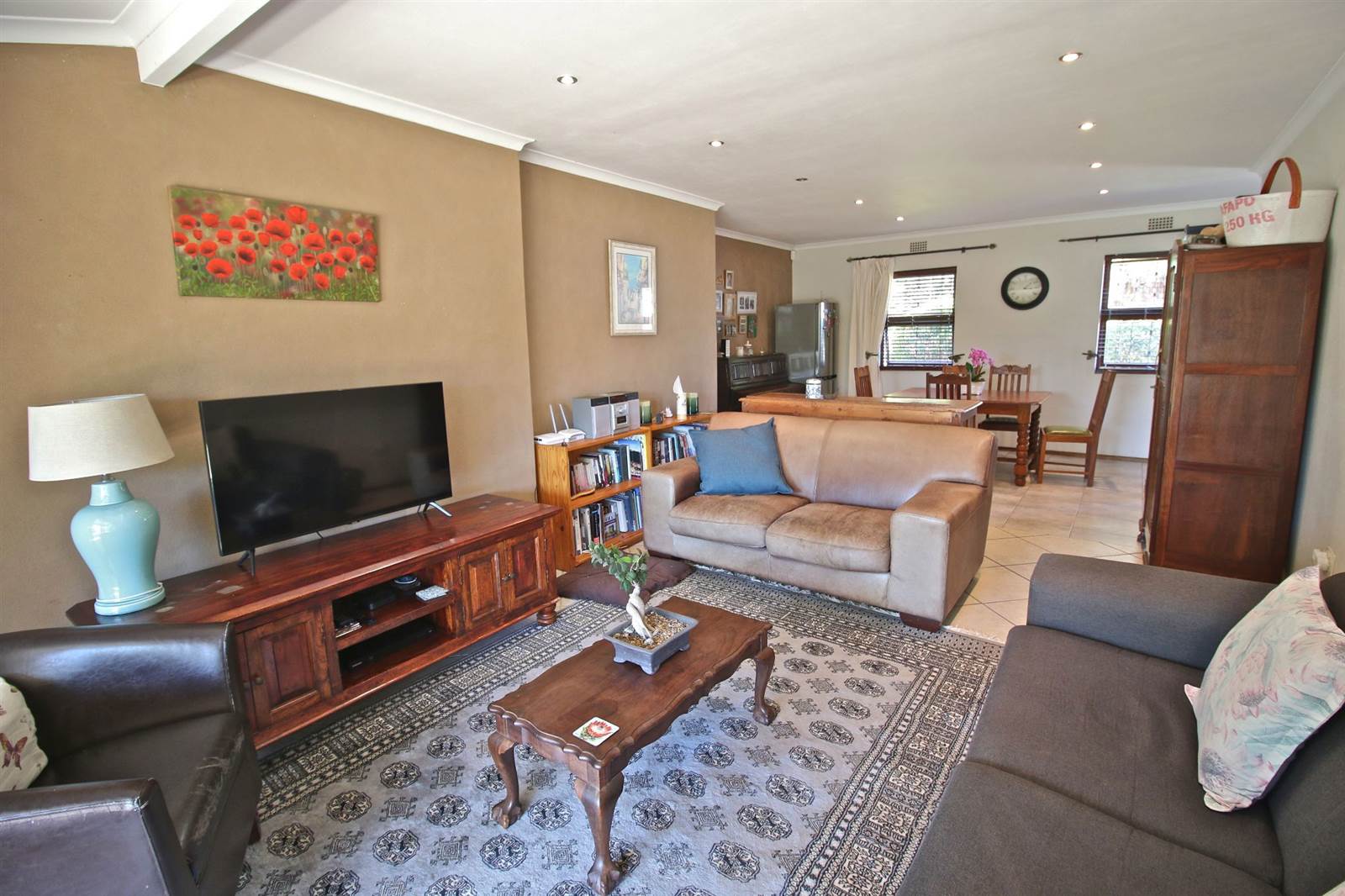 3 Bed House in Edgemead photo number 2