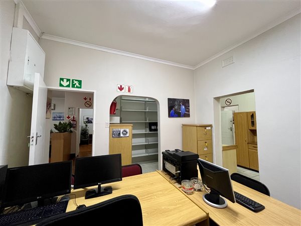 180  m² Commercial space in Townsend Estate