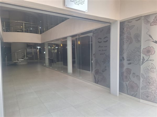 144  m² Commercial space