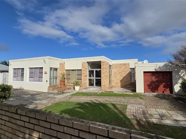4 Bedroom House 4 Bedroom House