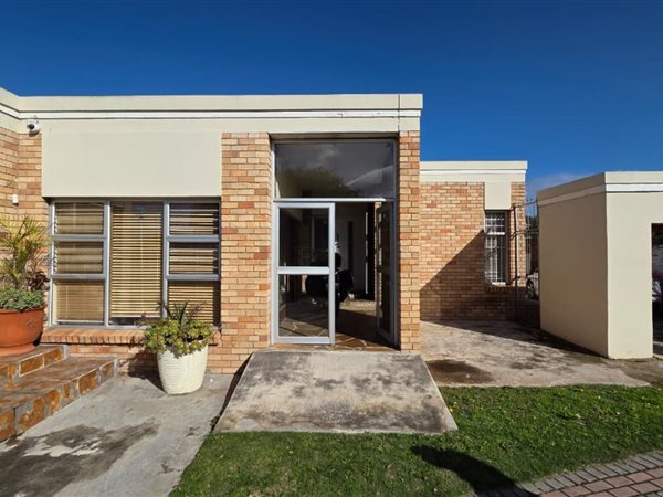 4 Bedroom House 4 Bedroom House