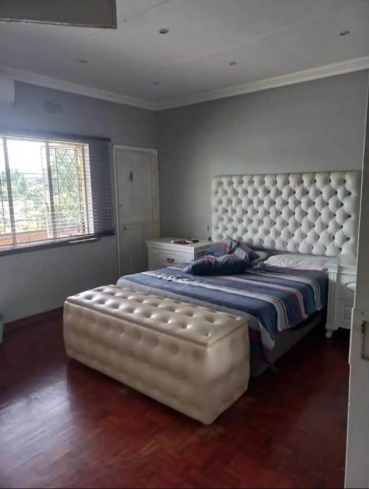 3 Bed Apartment in Pinetown Central photo number 8