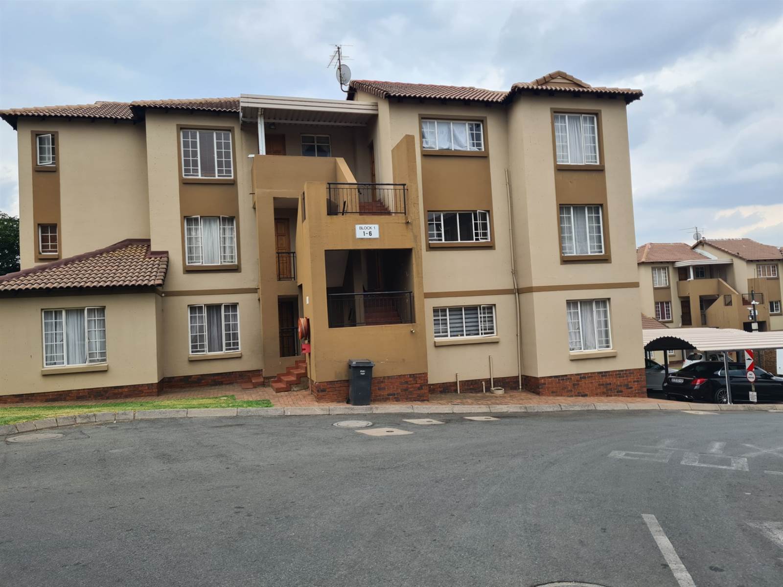3 Bed Townhouse in Meredale photo number 13