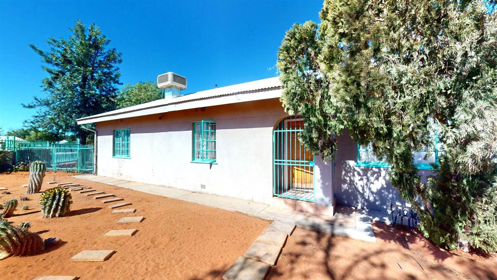 3 Bed House in Upington photo number 2