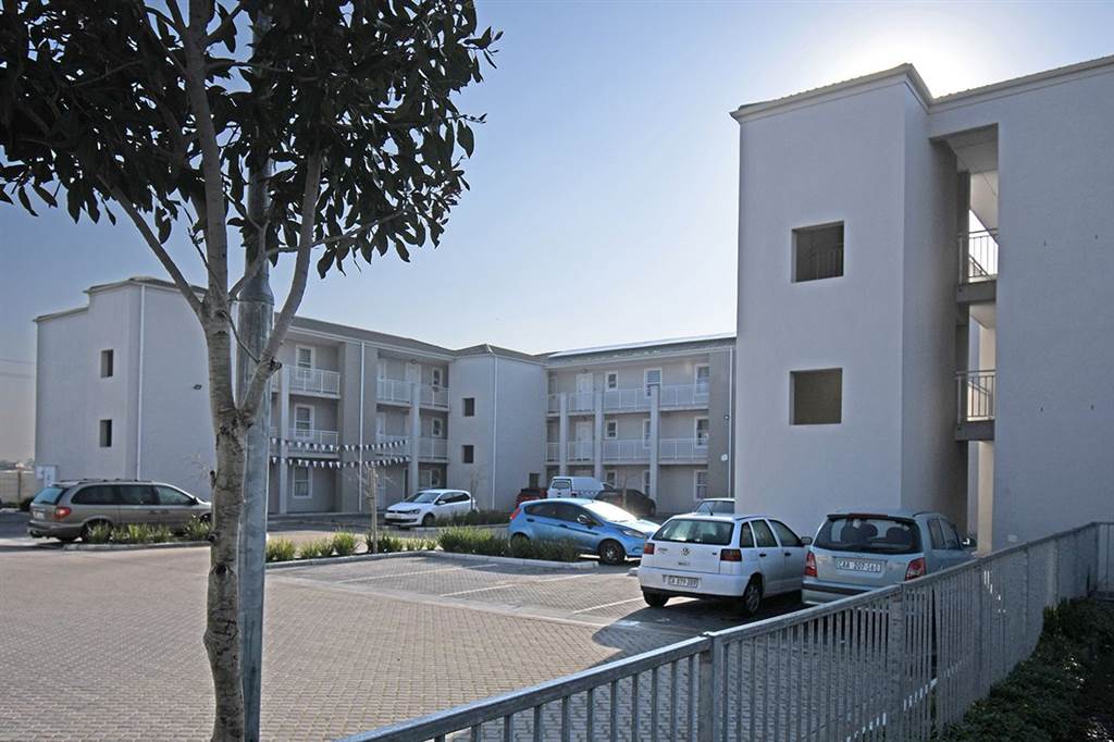2 Bed Apartment in Eersterivier South photo number 16