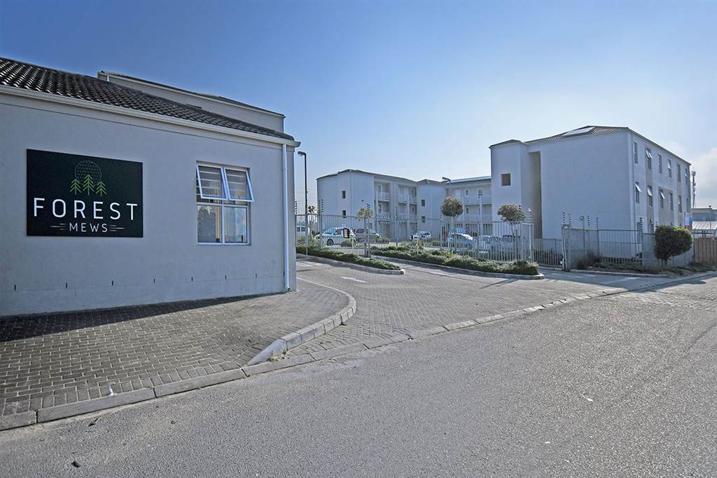 2 Bed Apartment in Eersterivier South photo number 15