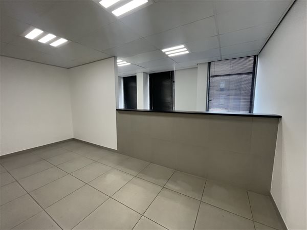 99  m² Commercial space in Rosebank