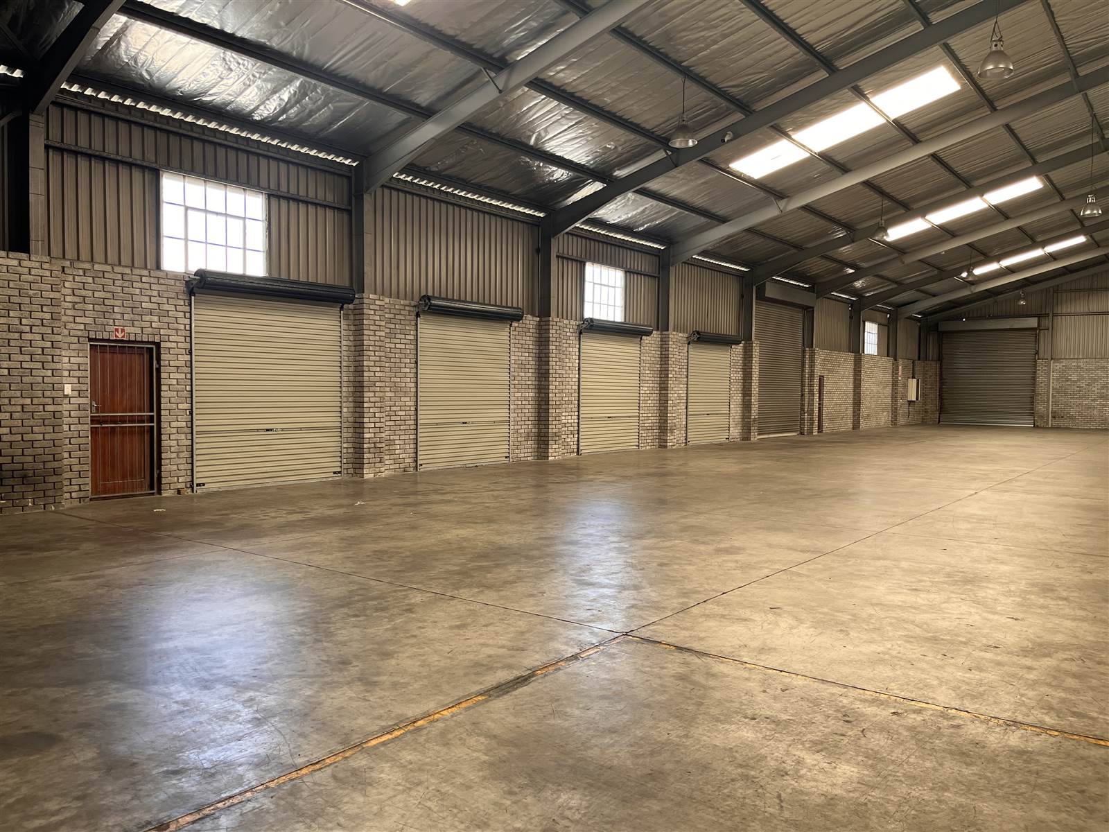 1000  m² Industrial space in Deal Party photo number 18