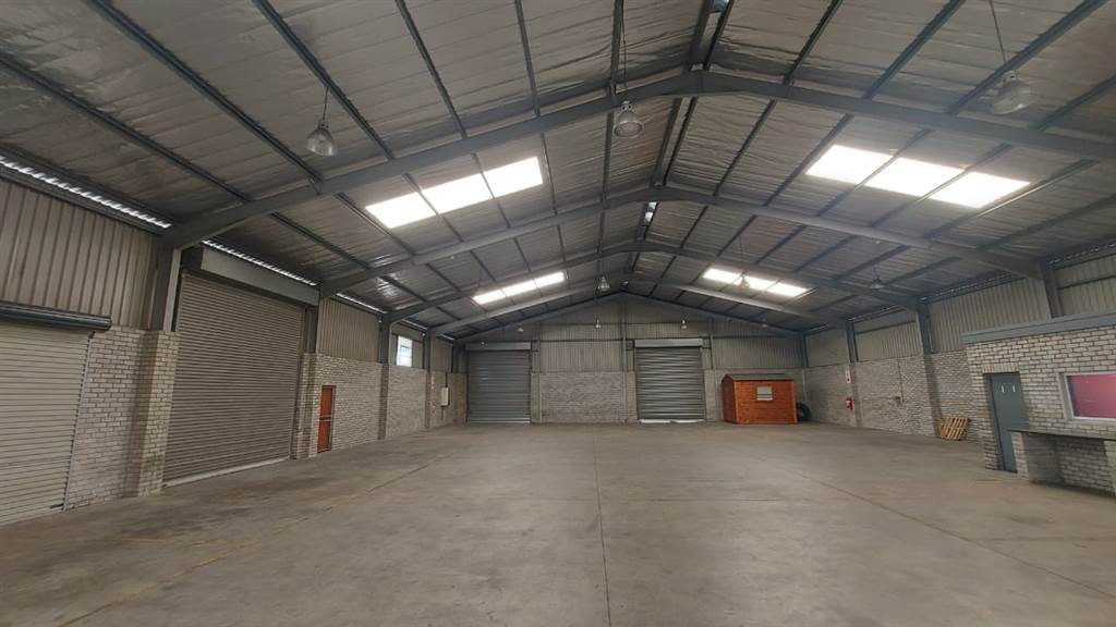 1000  m² Industrial space in Deal Party photo number 4