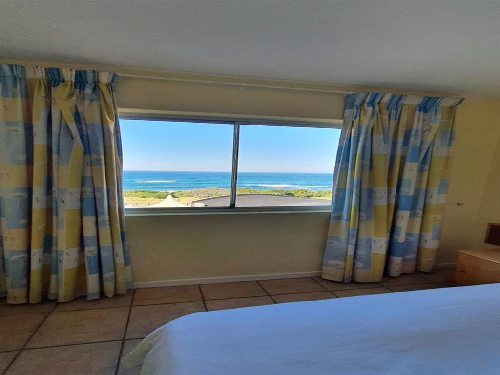 3 Bed Apartment in Port Shepstone photo number 6