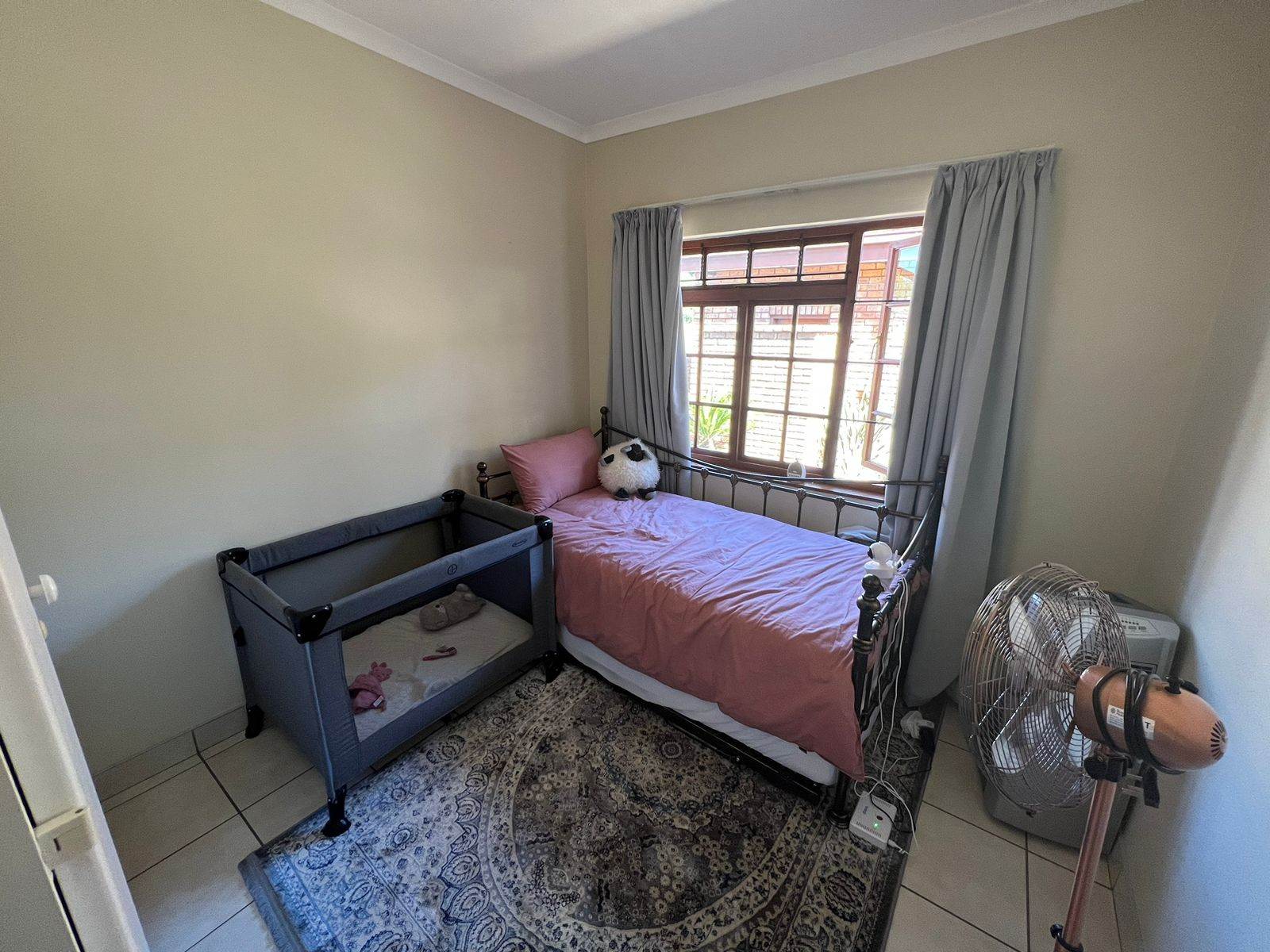 2 Bed House in Waterkloof photo number 11