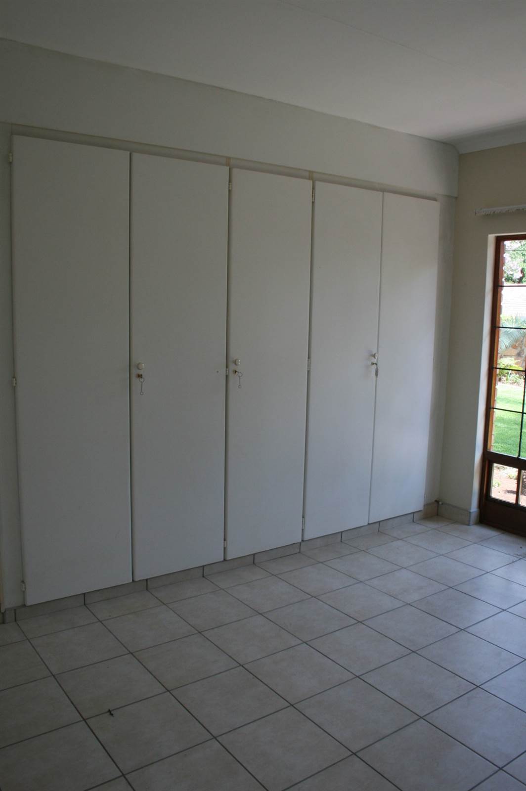 2 Bed House in Waterkloof photo number 10