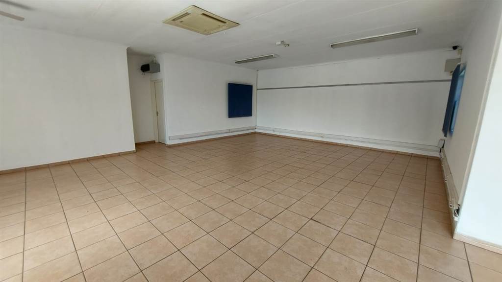 90  m² Commercial space in Clubview photo number 5