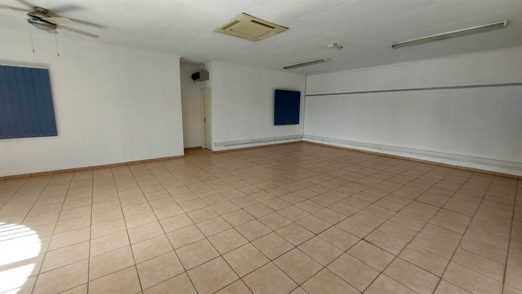 90  m² Commercial space in Clubview photo number 12
