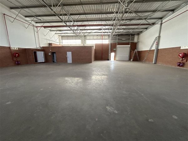 495  m² Industrial space