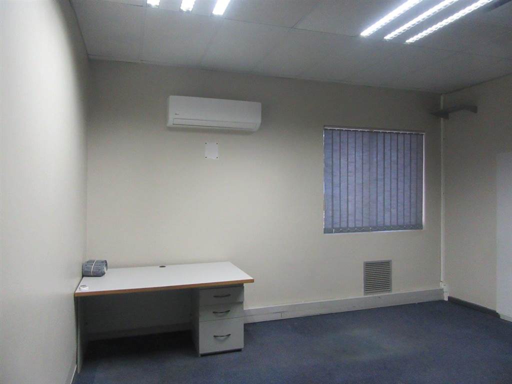 900  m² Commercial space in Fairview photo number 22
