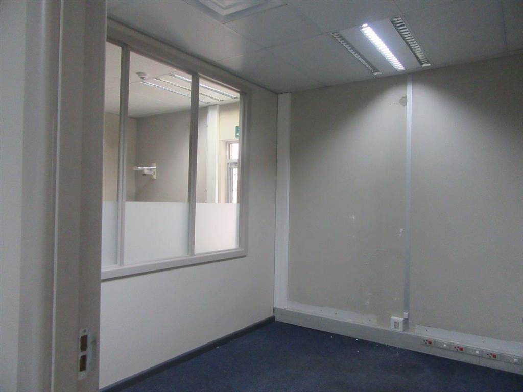 900  m² Commercial space in Fairview photo number 17