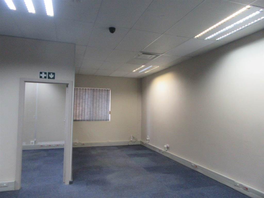 900  m² Commercial space in Fairview photo number 16