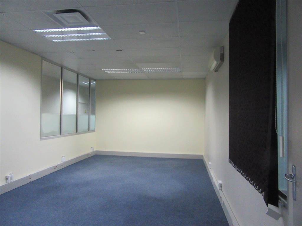 900  m² Commercial space in Fairview photo number 24