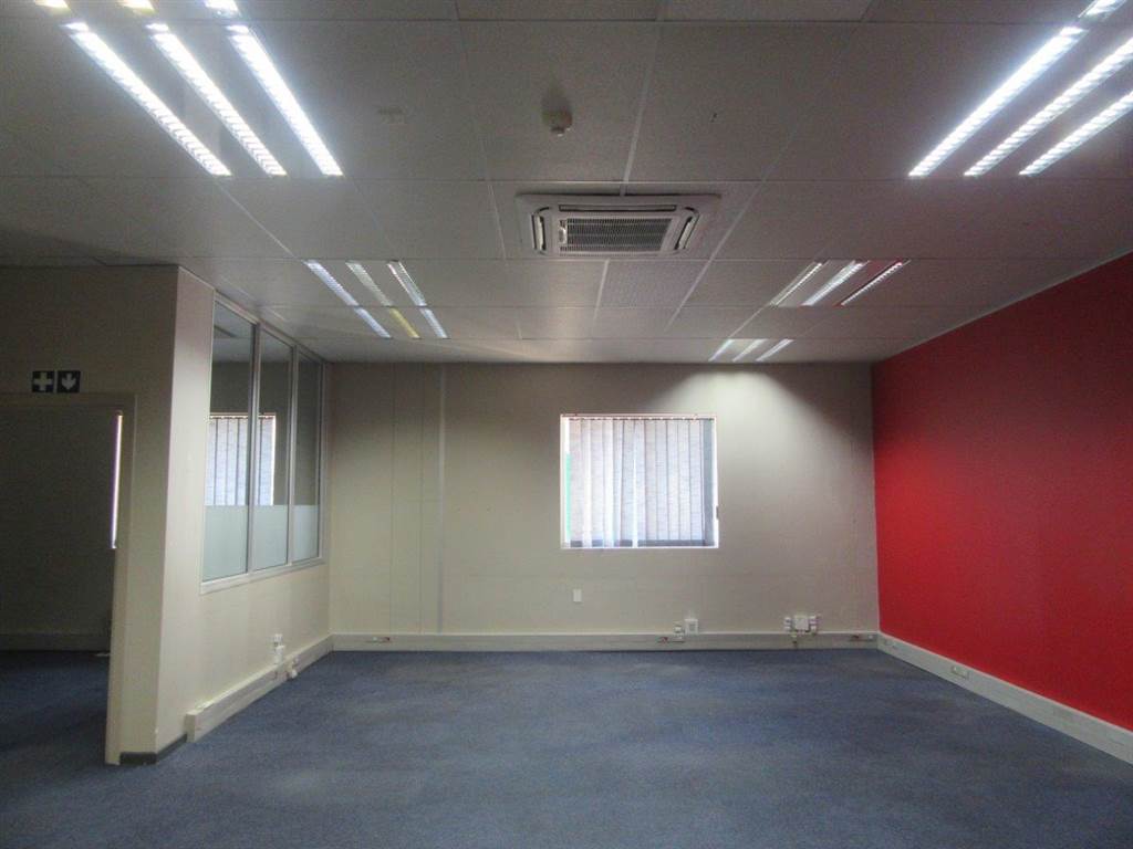 900  m² Commercial space in Fairview photo number 9