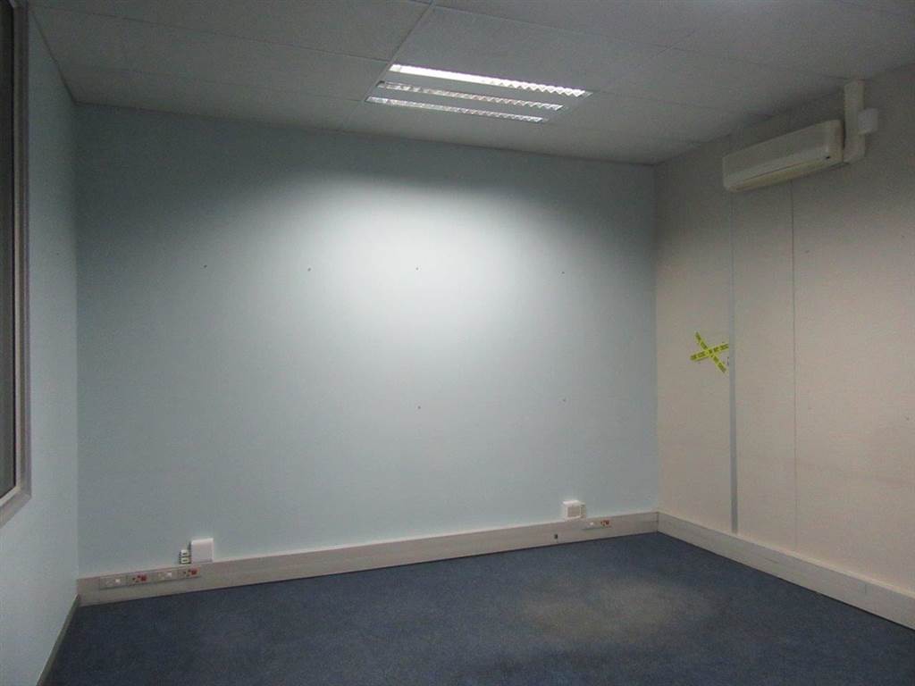 900  m² Commercial space in Fairview photo number 26