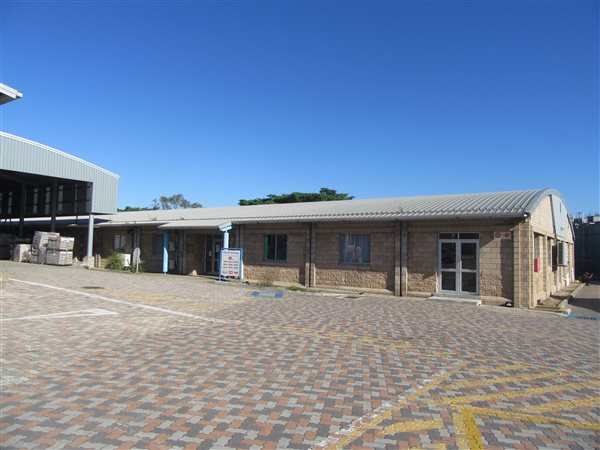 900  m² Commercial space in Fairview