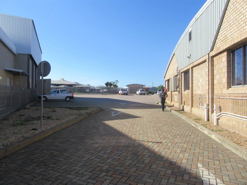 900  m² Commercial space in Fairview photo number 5
