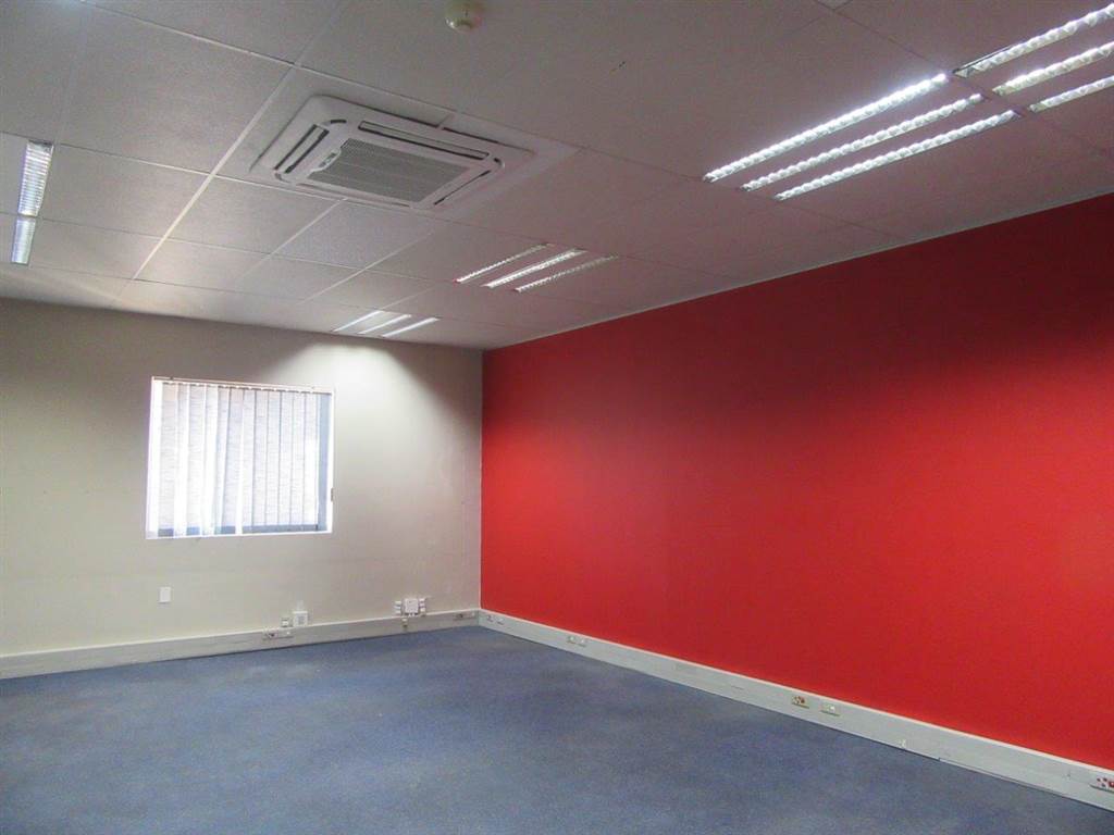 900  m² Commercial space in Fairview photo number 12