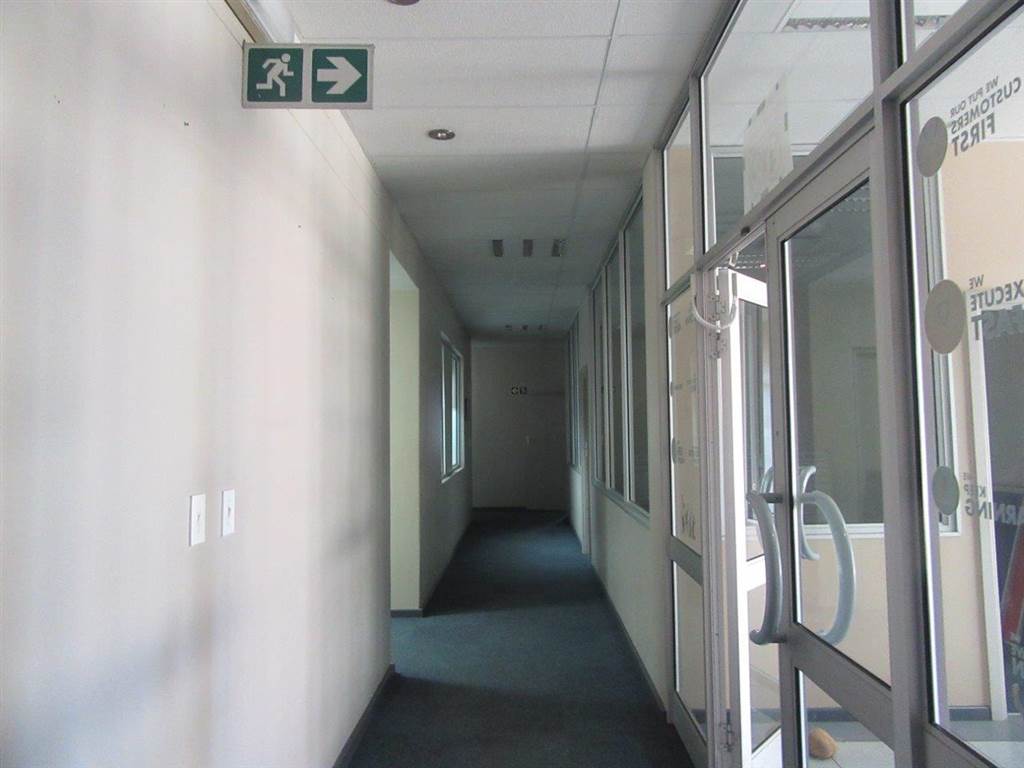 900  m² Commercial space in Fairview photo number 8