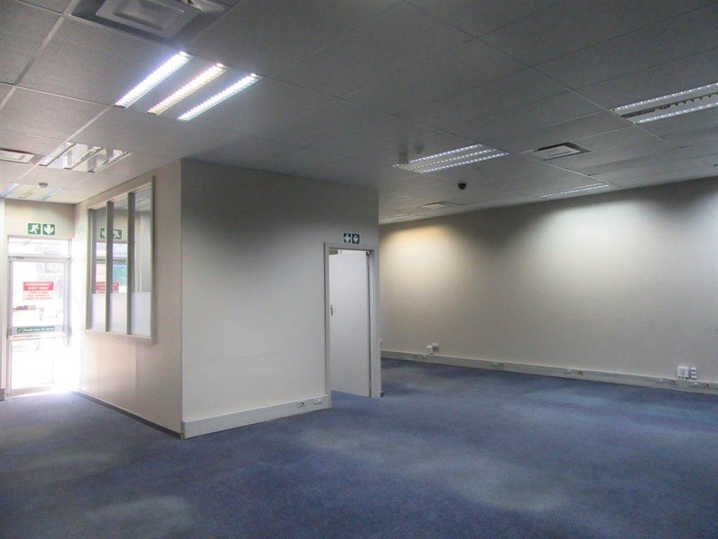 900  m² Commercial space in Fairview photo number 15