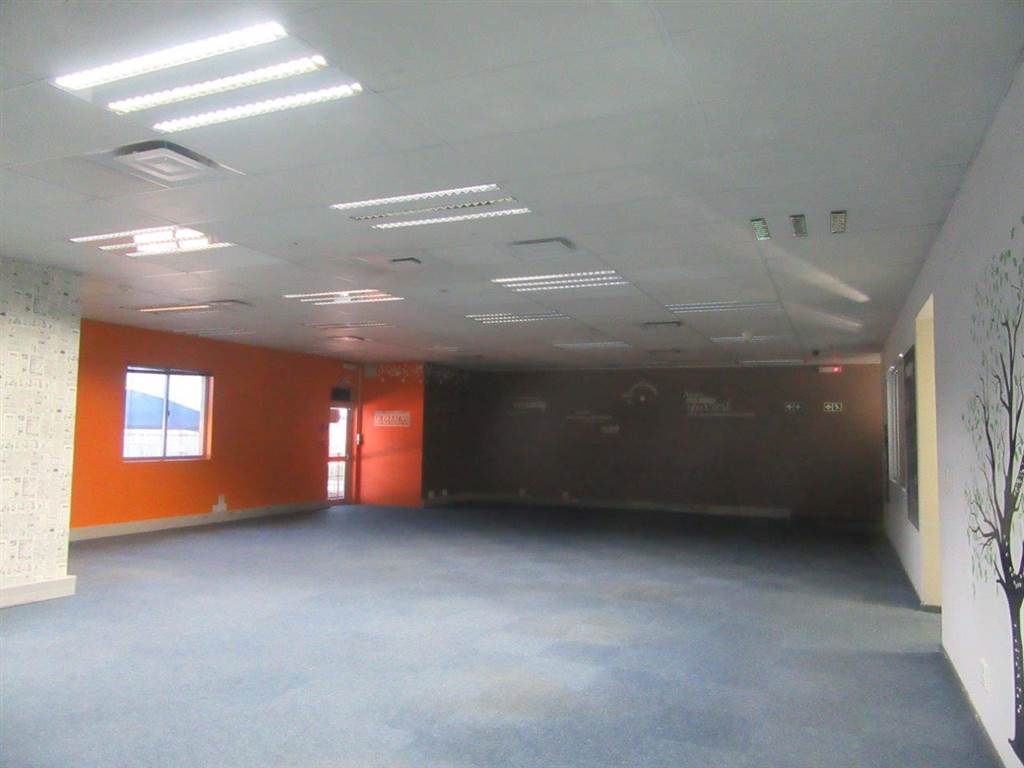 900  m² Commercial space in Fairview photo number 23