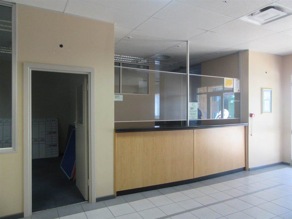 900  m² Commercial space in Fairview photo number 6