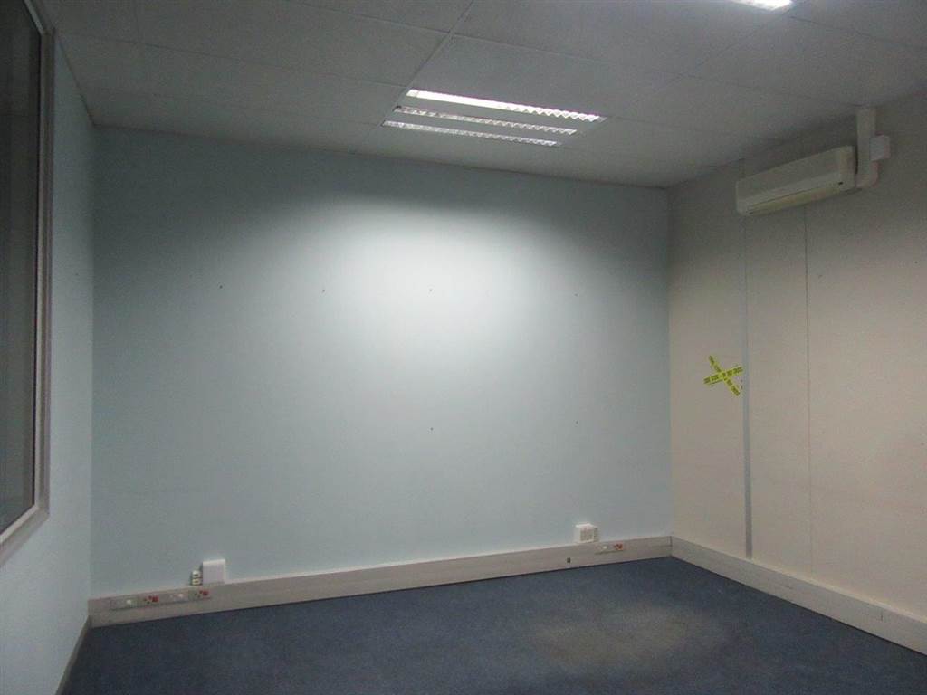 900  m² Commercial space in Fairview photo number 25