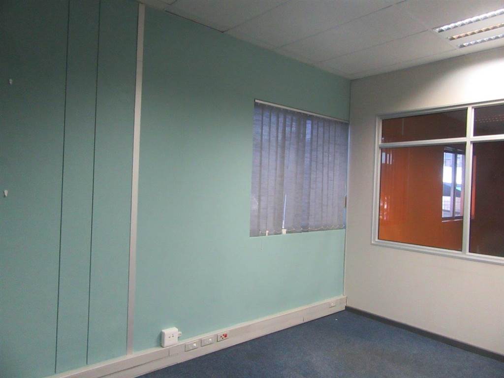 900  m² Commercial space in Fairview photo number 27