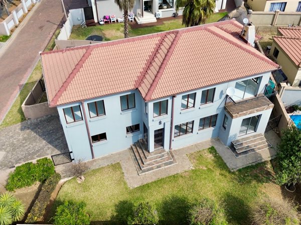 4 Bedroom House 4 Bedroom House
