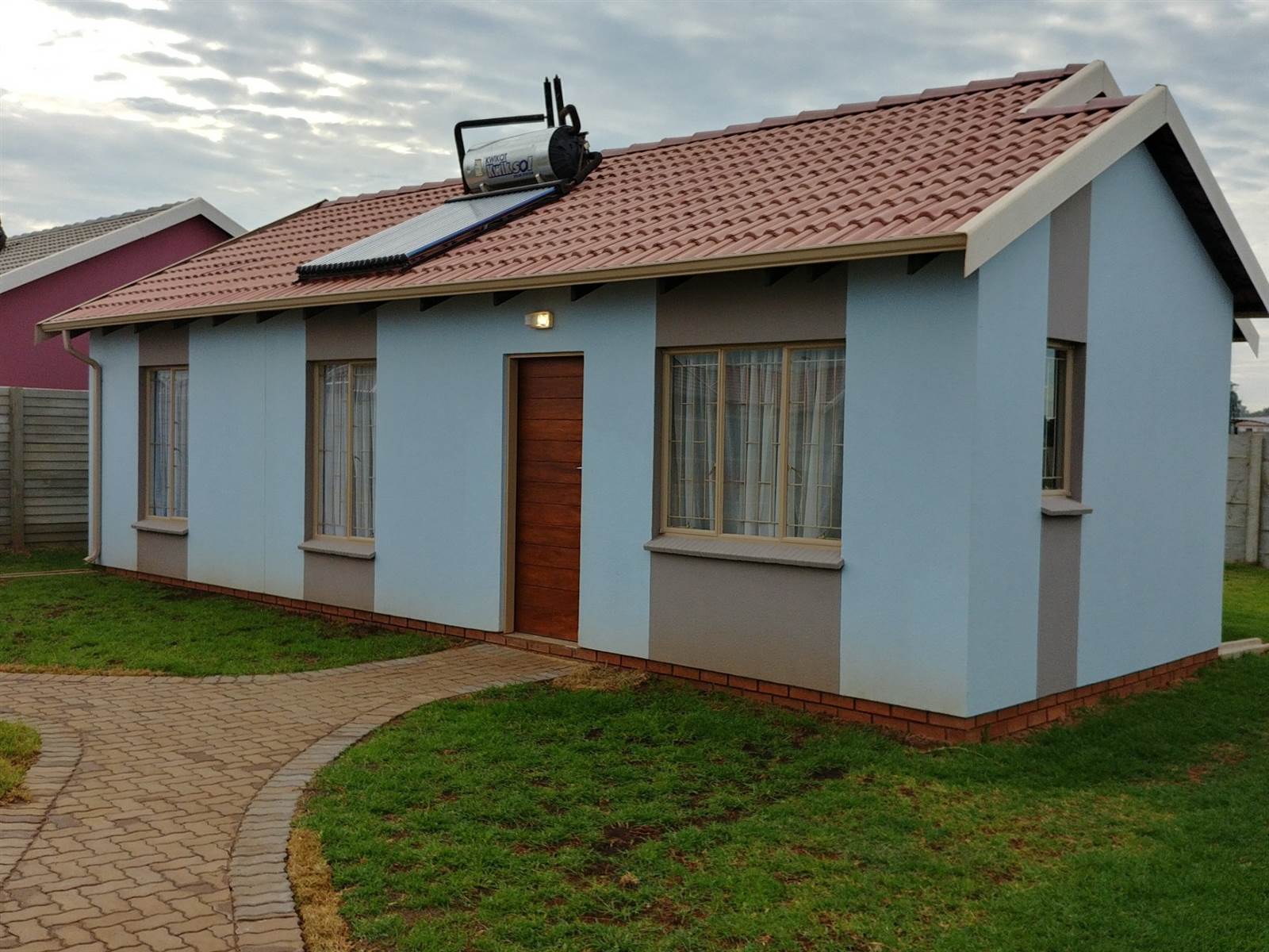 2 Bed House in Protea Glen photo number 2