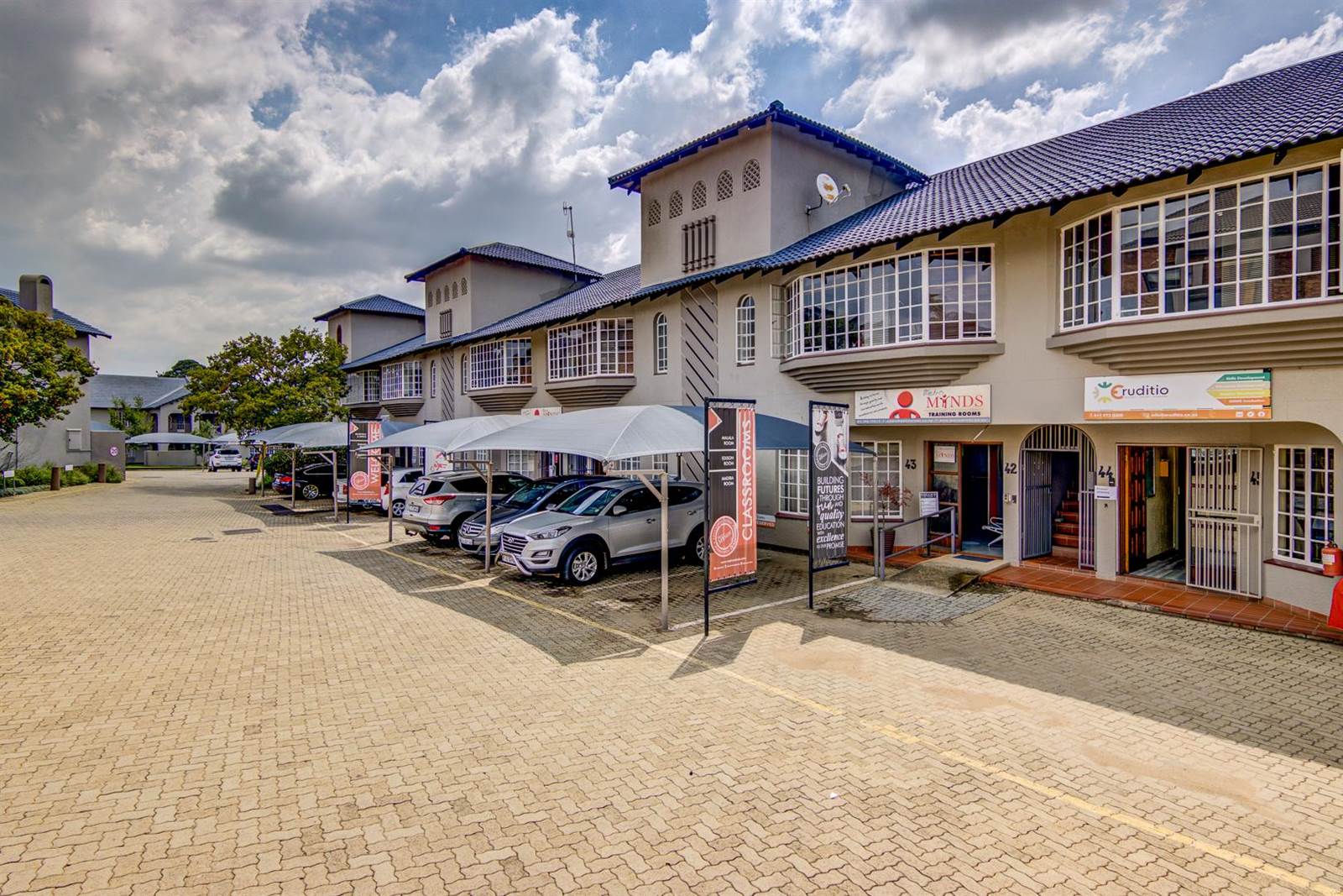 97  m² Commercial space in Glen Marais photo number 3