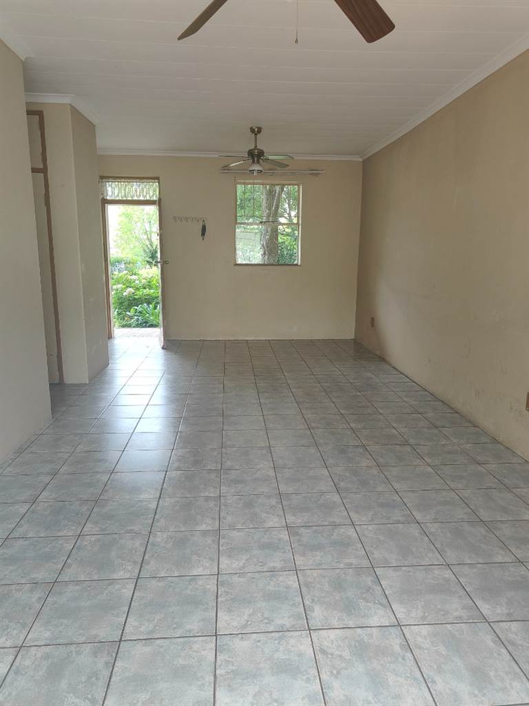 2 Bed Apartment in Secunda photo number 7