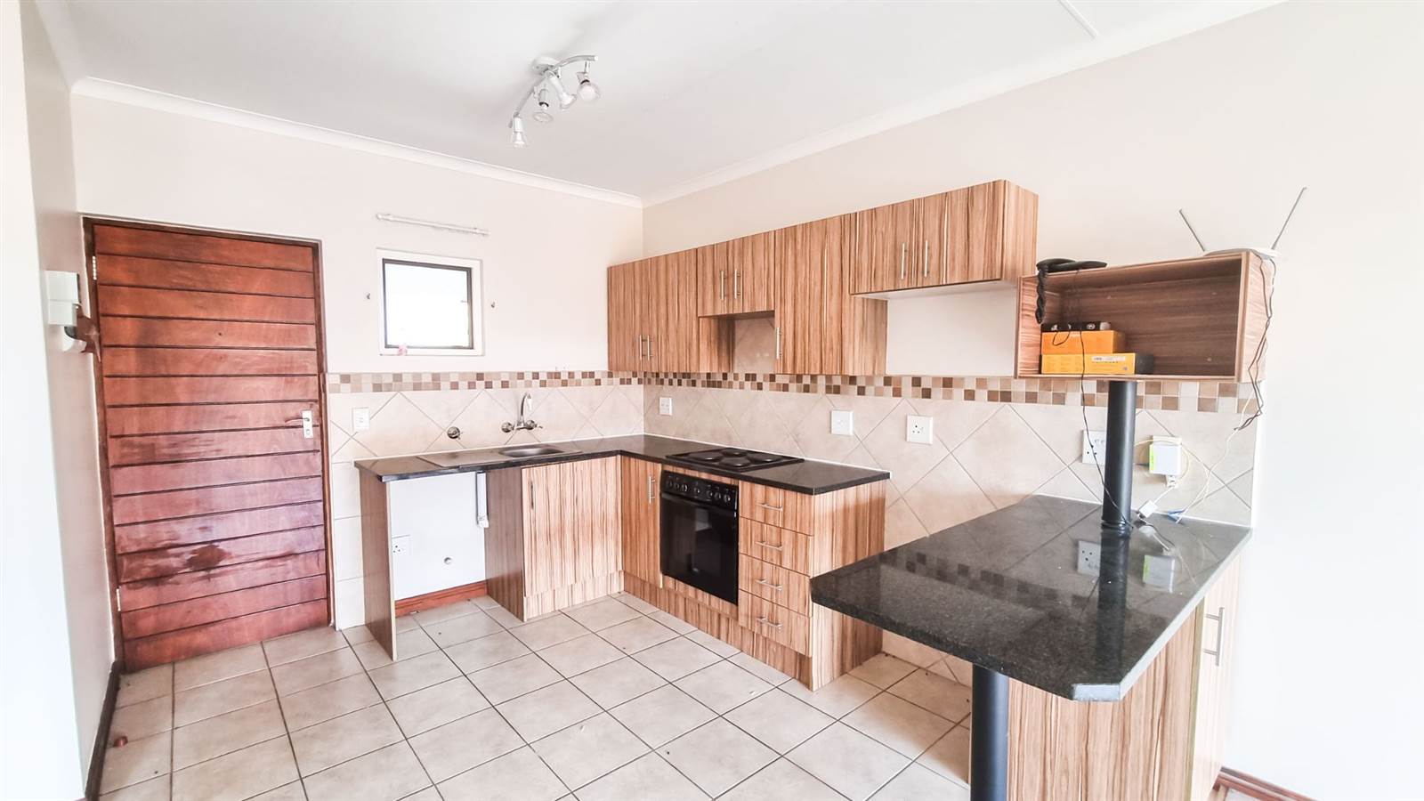 2 Bed Townhouse in Benoni North photo number 6