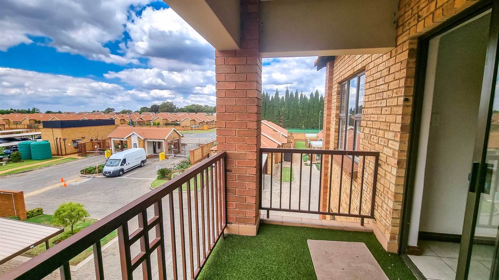 2 Bed Townhouse in Benoni North photo number 4