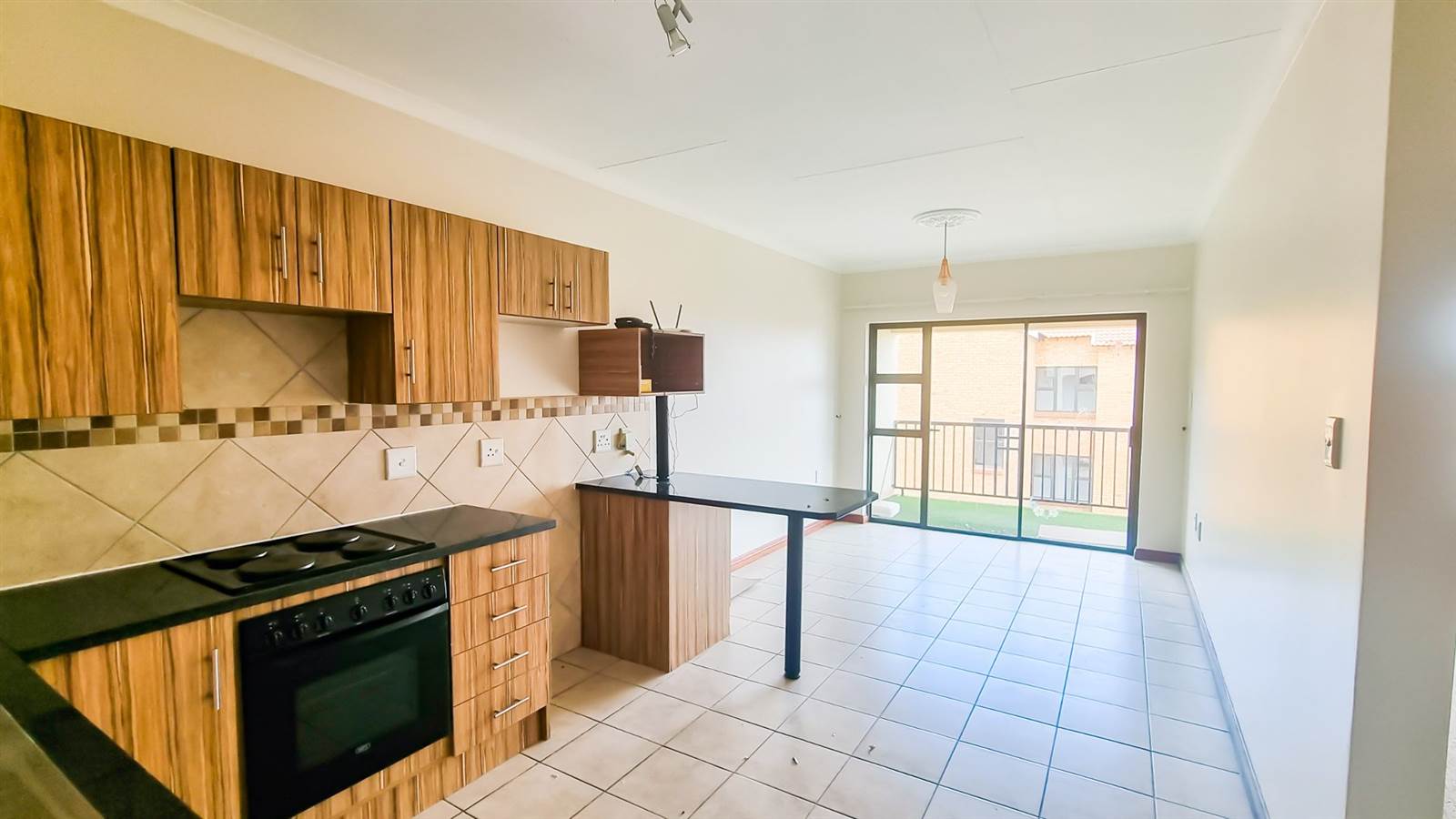 2 Bed Townhouse in Benoni North photo number 3