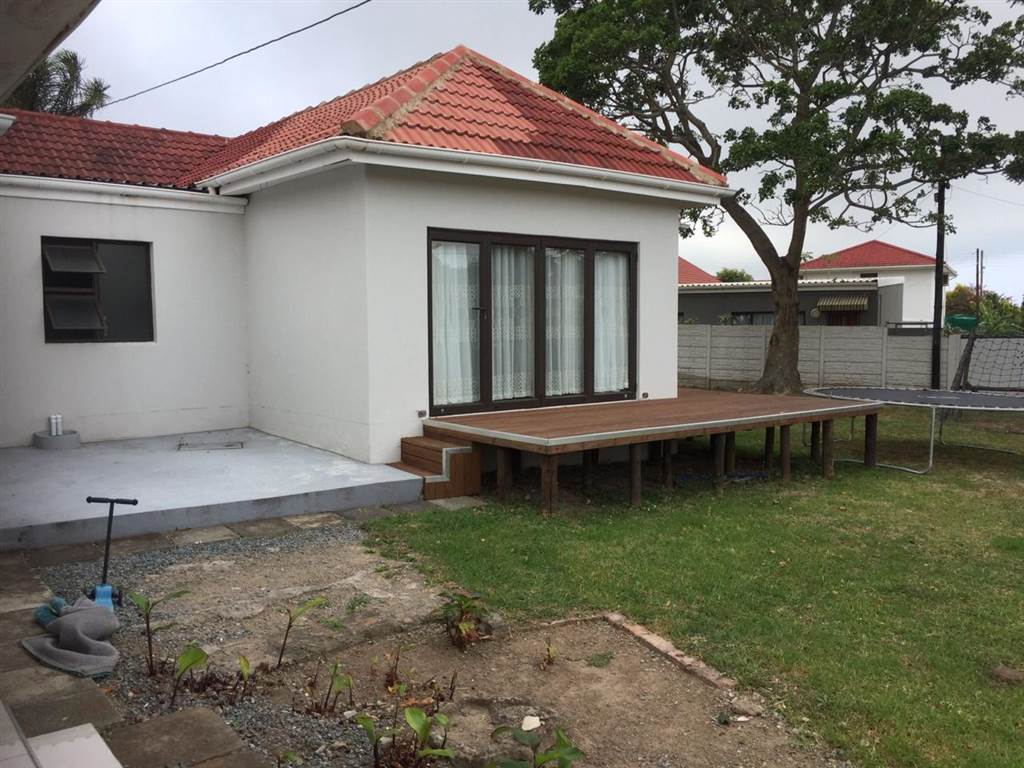 4 Bed House in Beacon Bay photo number 7