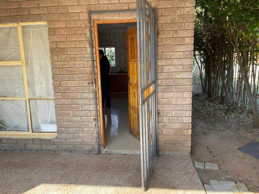 2 Bed Apartment in Ficksburg photo number 1