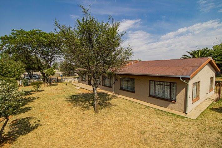 1.6 ha Smallholding in Randfontein photo number 2