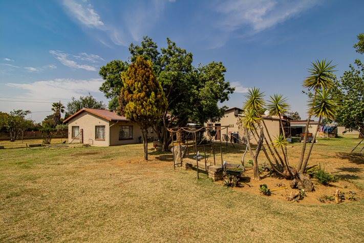 1.6 ha Smallholding in Randfontein photo number 3