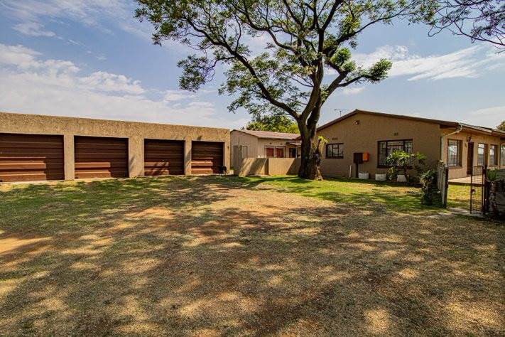 1.6 ha Smallholding in Randfontein photo number 1