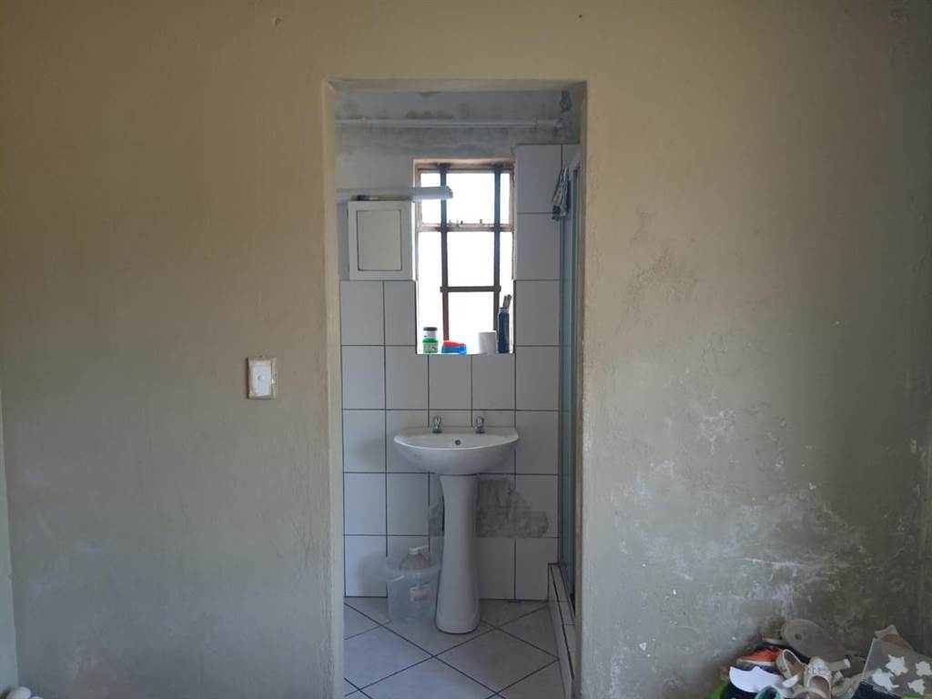 3 Bed Apartment in Rensburg photo number 5