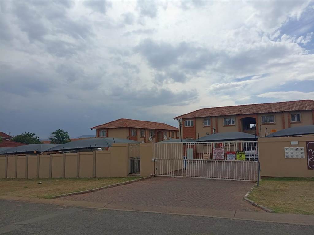 3 Bed Apartment in Rensburg photo number 11